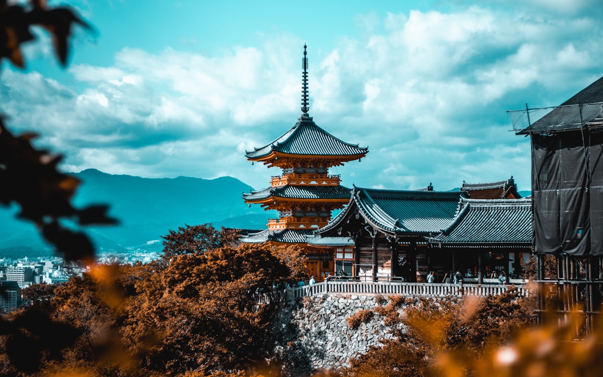 清水寺塔樓與京都山景